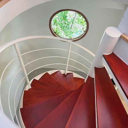 Le Resort And Villas Rawai Екстериор снимка Spiral staircase