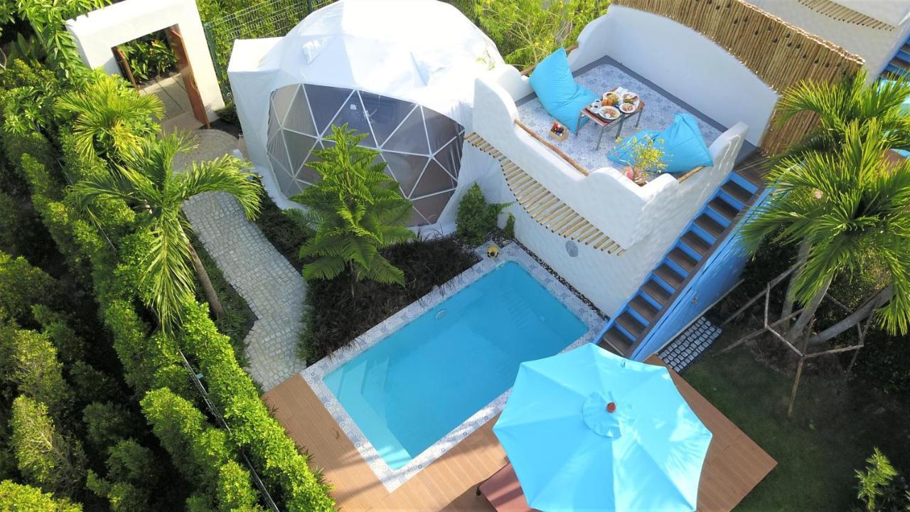 Le Resort And Villas Rawai Екстериор снимка A dome with a swimming pool