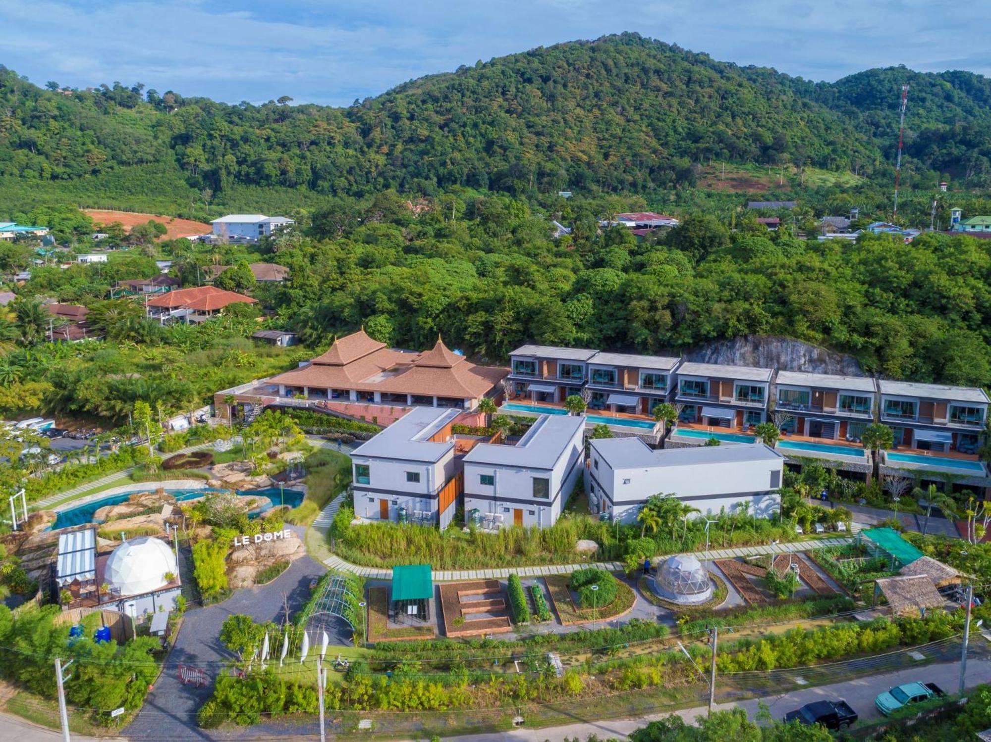 Le Resort And Villas Rawai Екстериор снимка The Village at Phuket International Academy