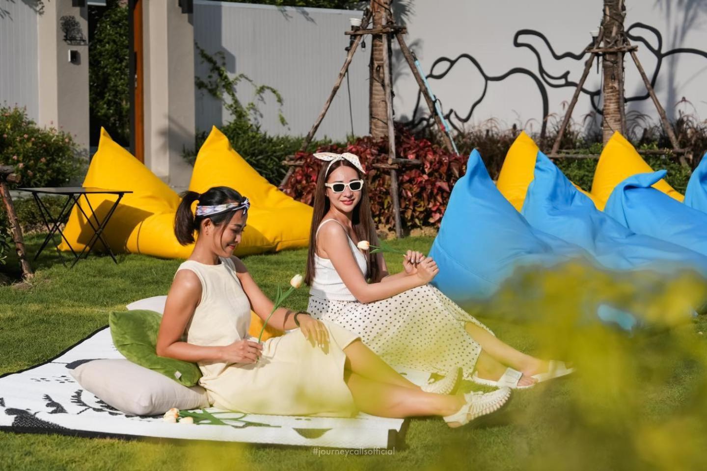 Le Resort And Villas Rawai Екстериор снимка Outdoor bean bag chairs