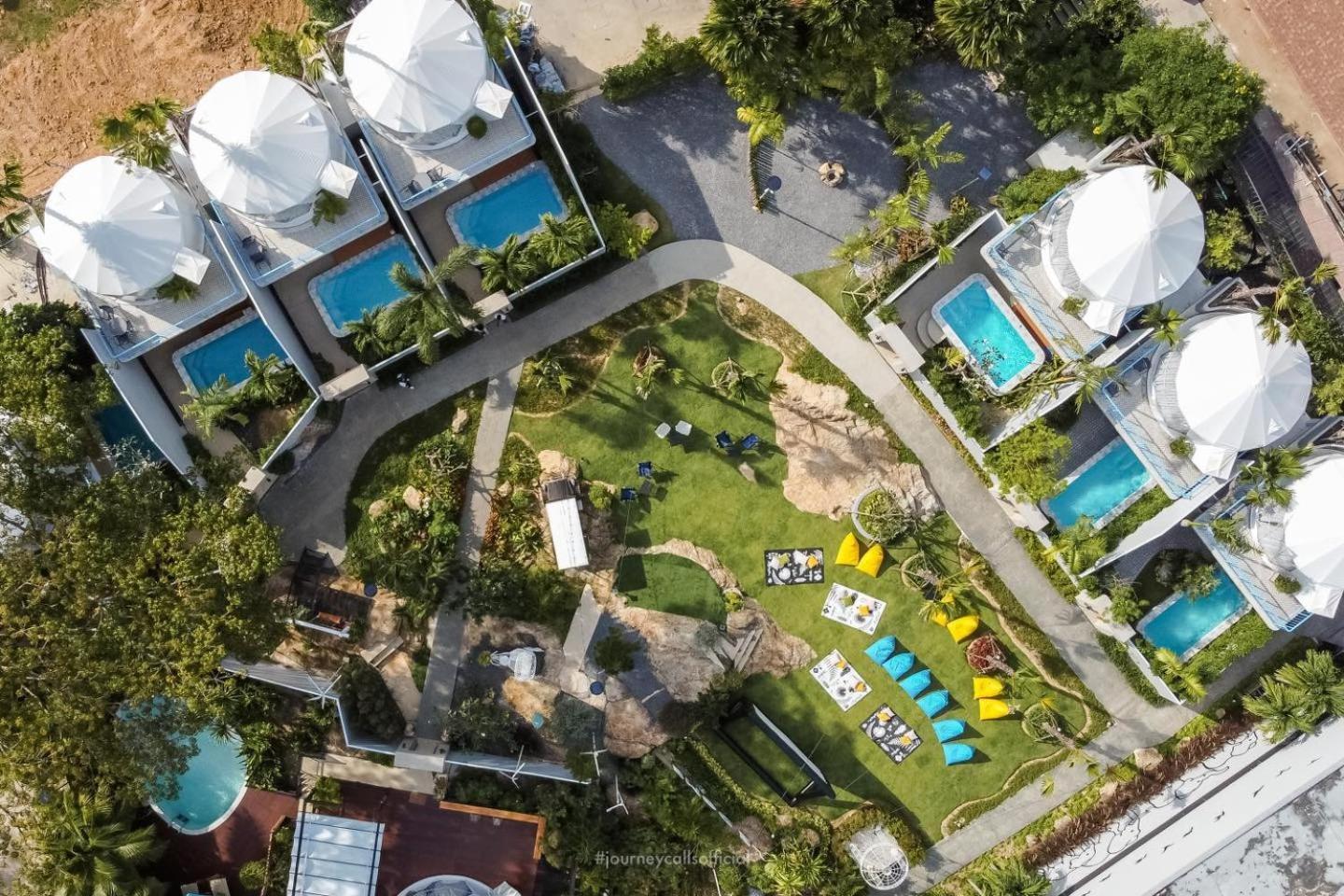 Le Resort And Villas Rawai Екстериор снимка Aerial view of the resort