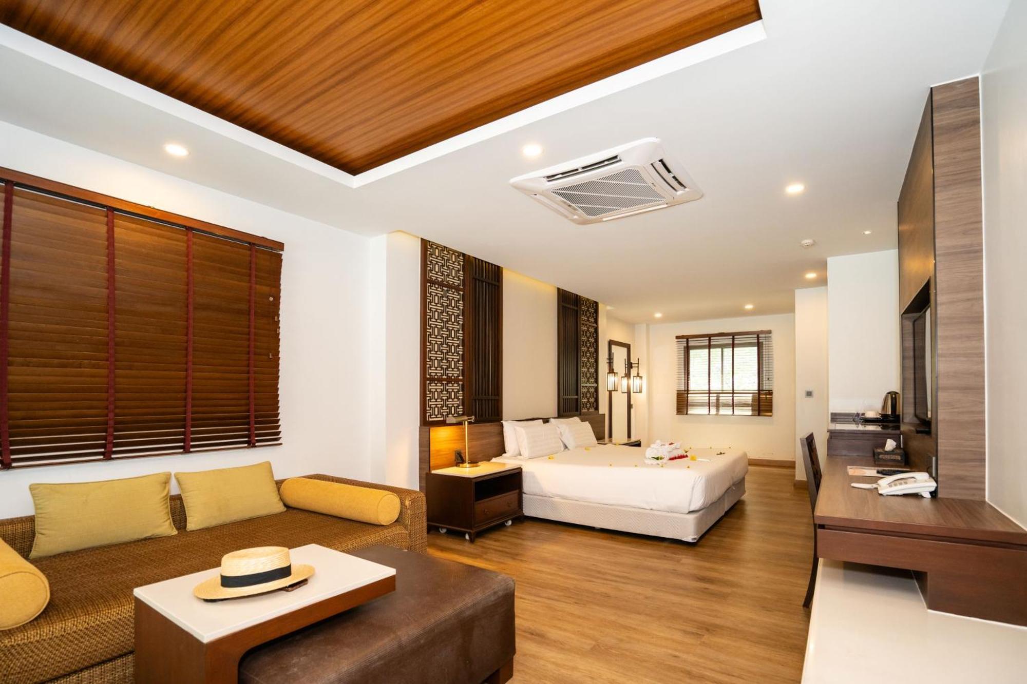 Le Resort And Villas Rawai Екстериор снимка Deluxe Suite